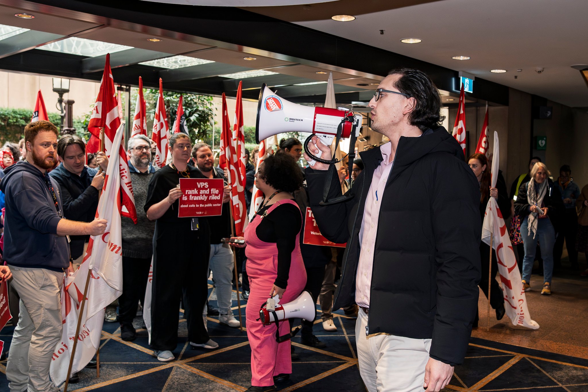 Victorian public service workers gatecrash Liberal fundraiser