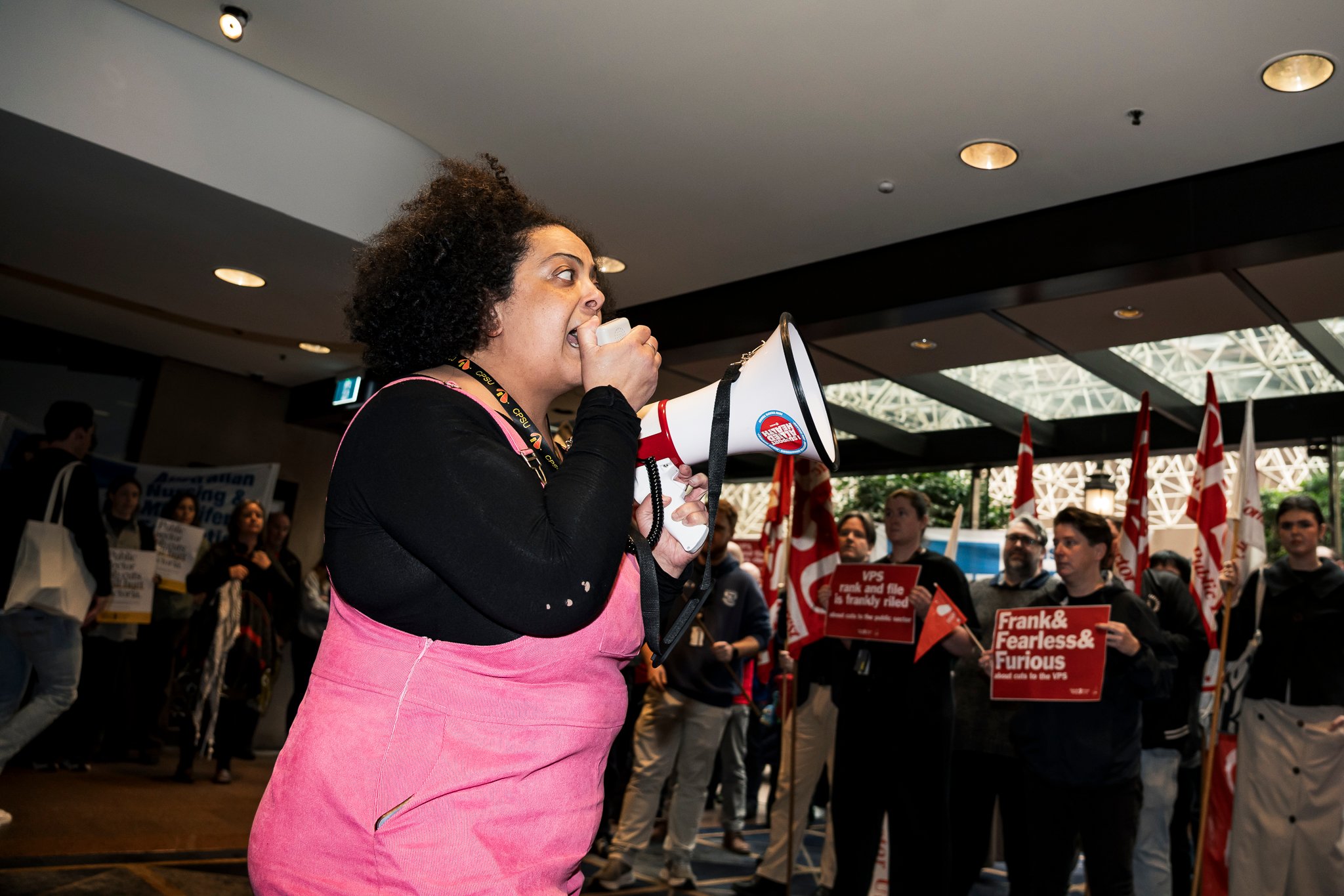Victorian public service workers gatecrash Liberal fundraiser