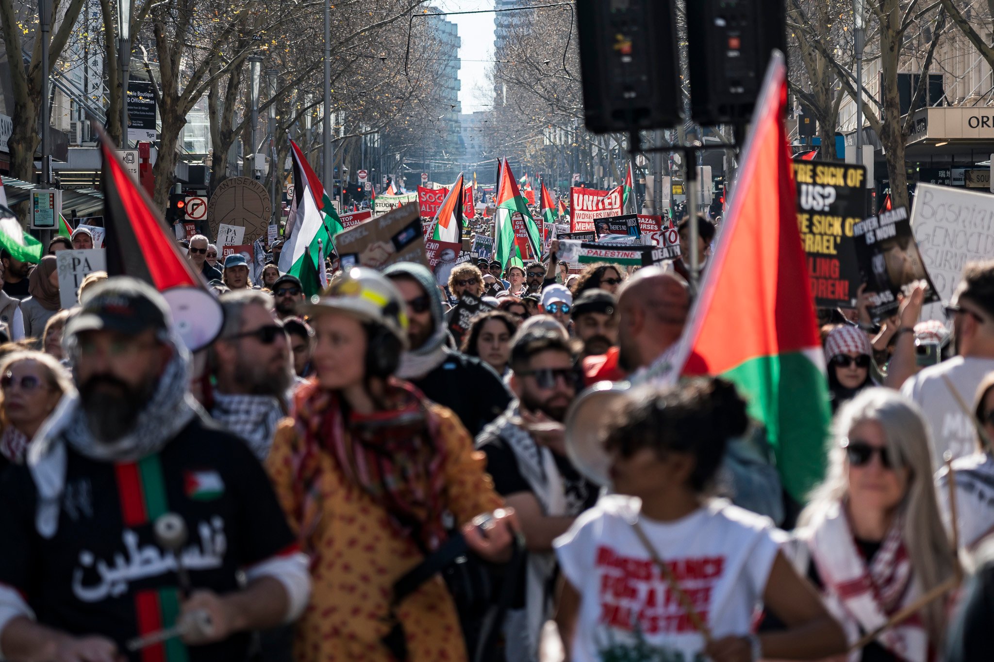 The march begins, moving down Swanston St.