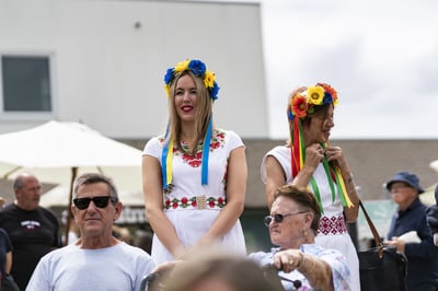 Crowds react to the performances at Pako Festa 2022