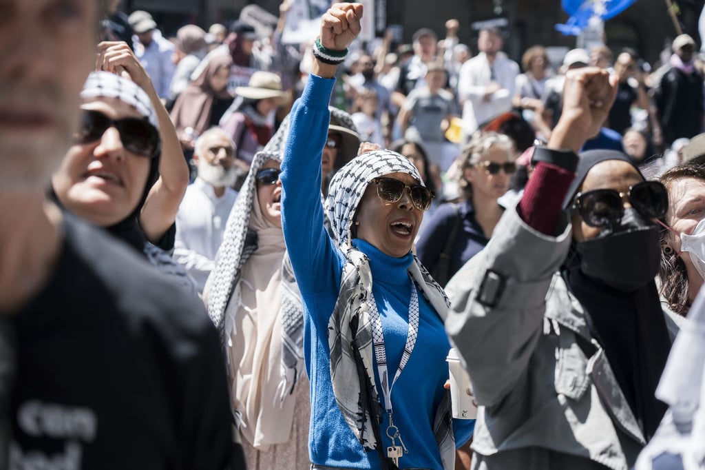 Thousands continue to turn out to demand a permanent ceasefire in Gaza. Photo: Matt Hrkac