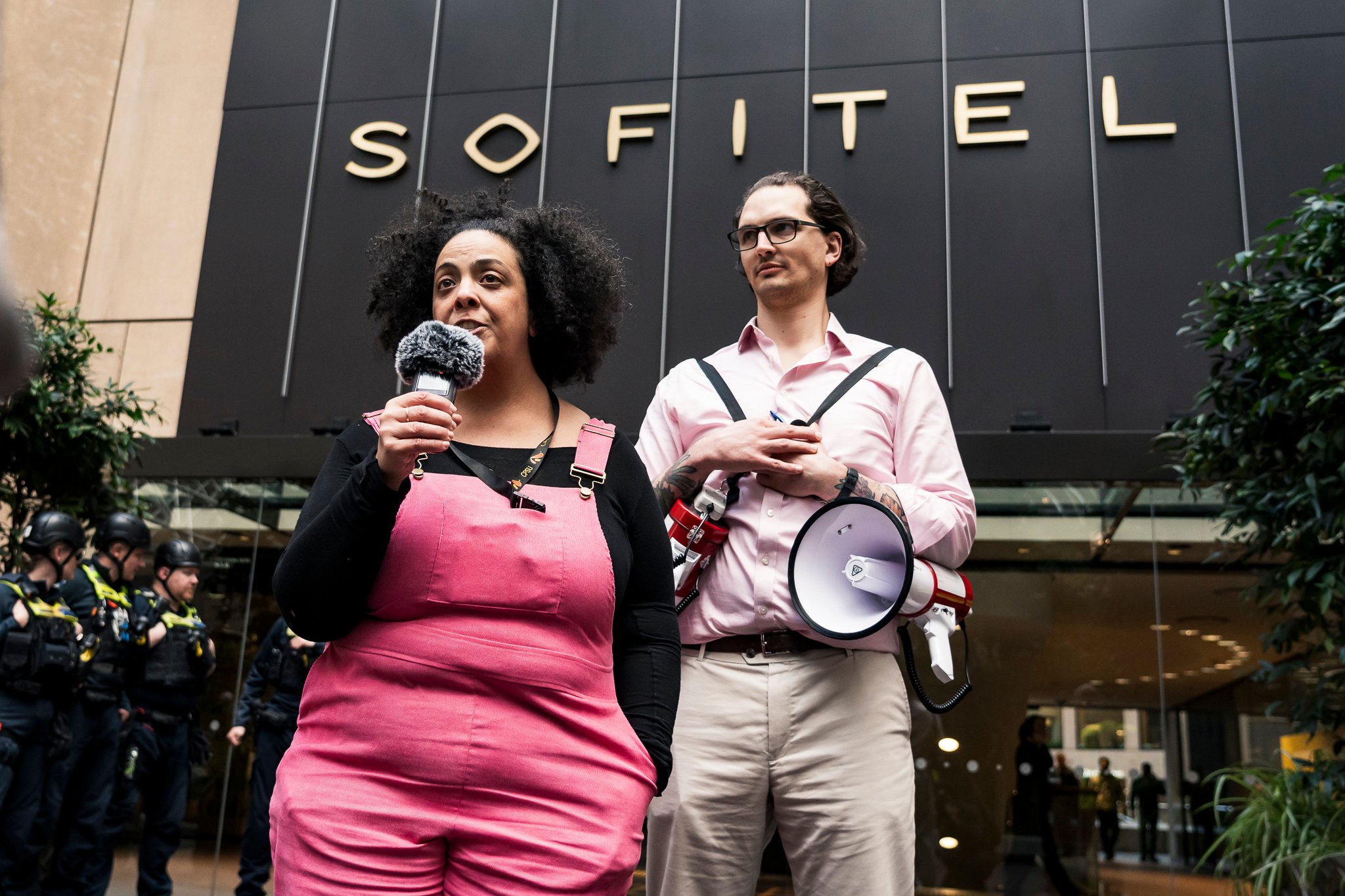 Victorian public service workers gatecrash Liberal fundraiser