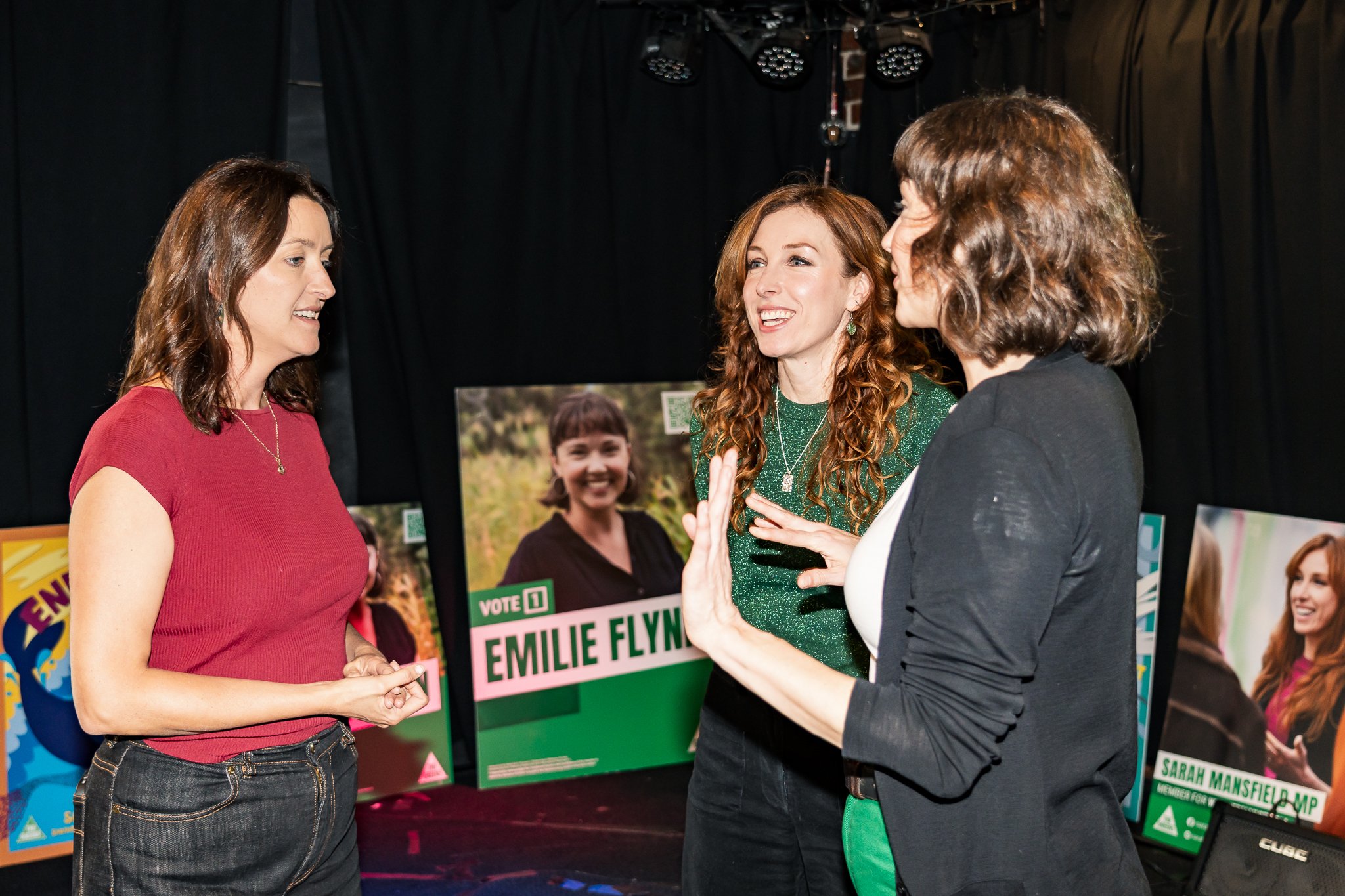 Dr Sarah Mansfield talking with Geelong Greens candidate Emilie Flynn and Senator Steph-Hodgins-May.