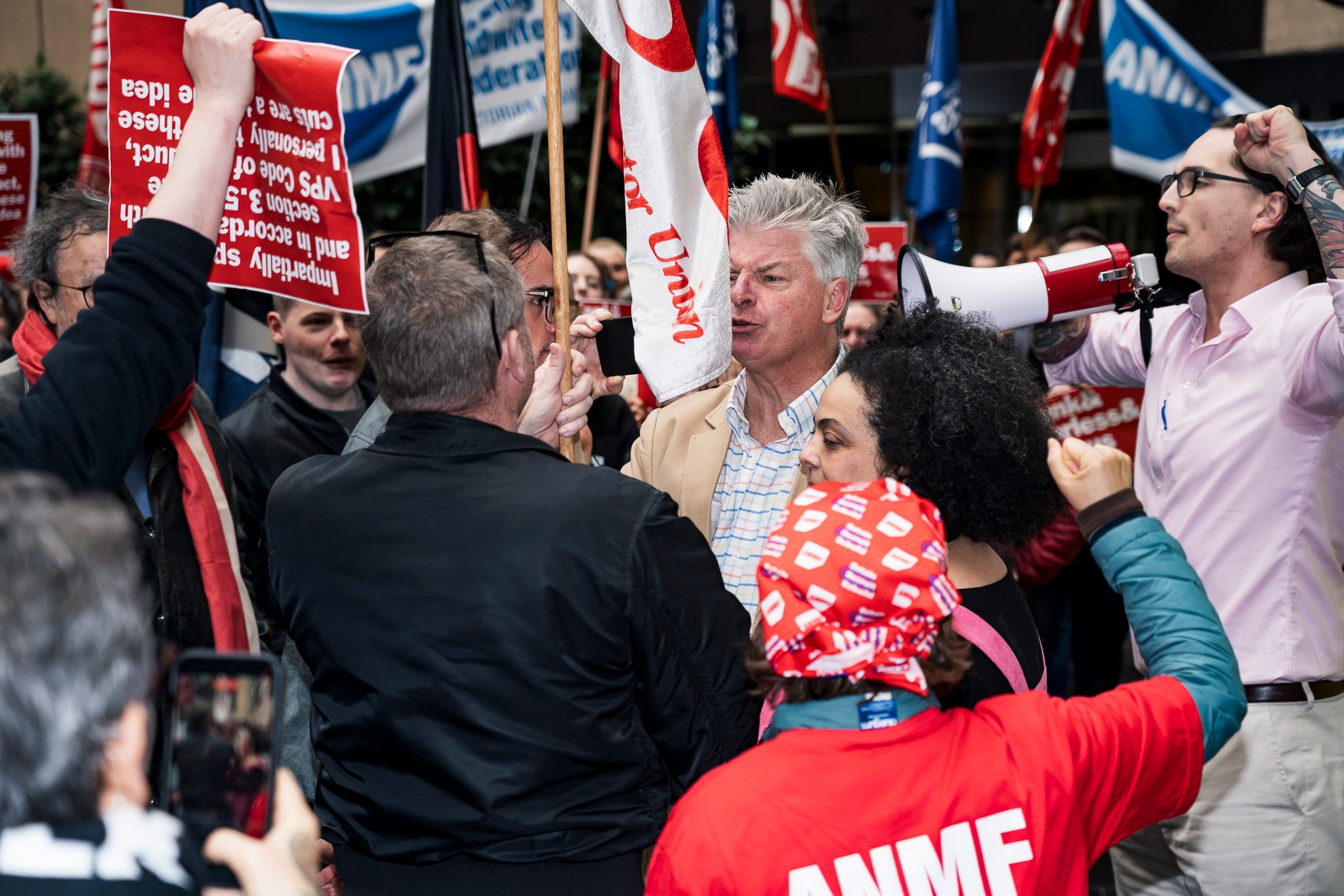 Victorian public service workers gatecrash Liberal fundraiser