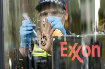 "Glued On" wins the Editorial category award in the 2022 Sony Alpha Awards.