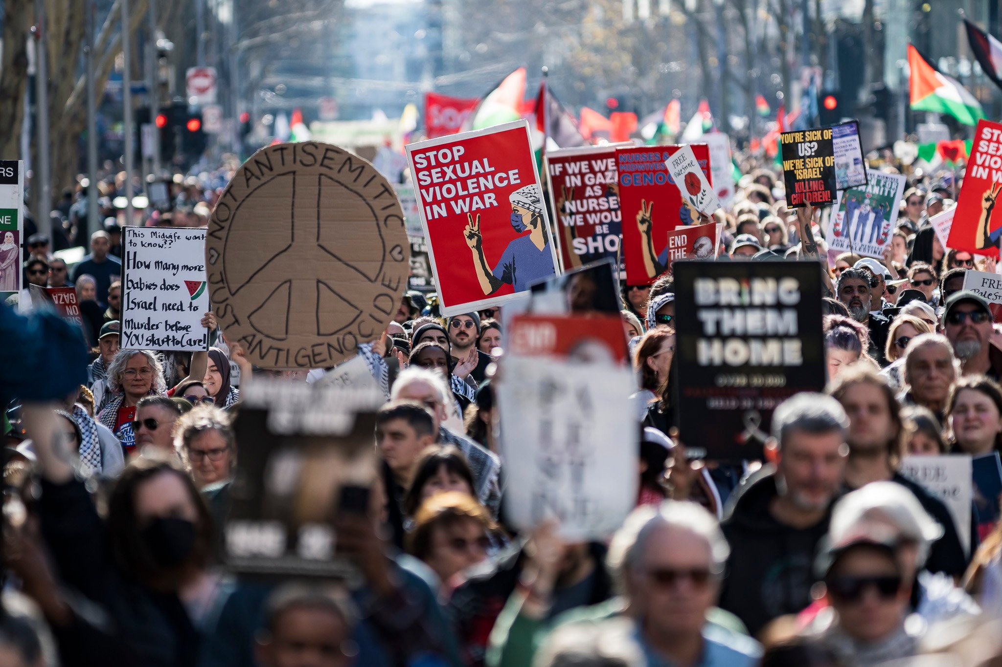 The march begins, moving down Swanston St.