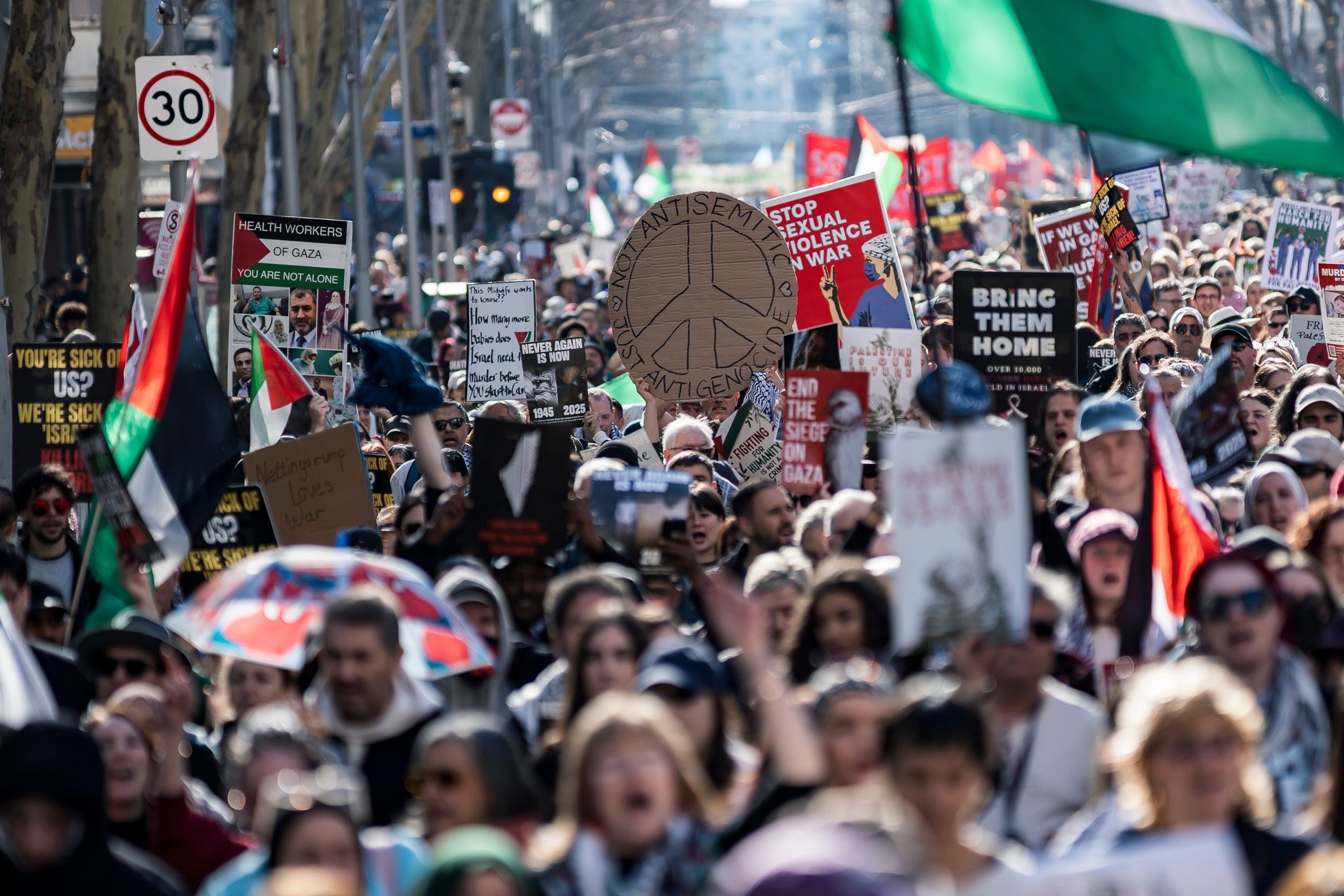 The march begins, moving down Swanston St.