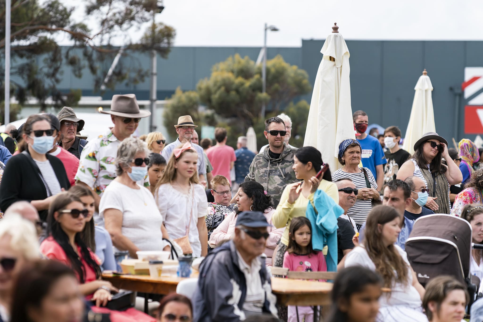 Crowds react to the performances at Pako Festa 2022