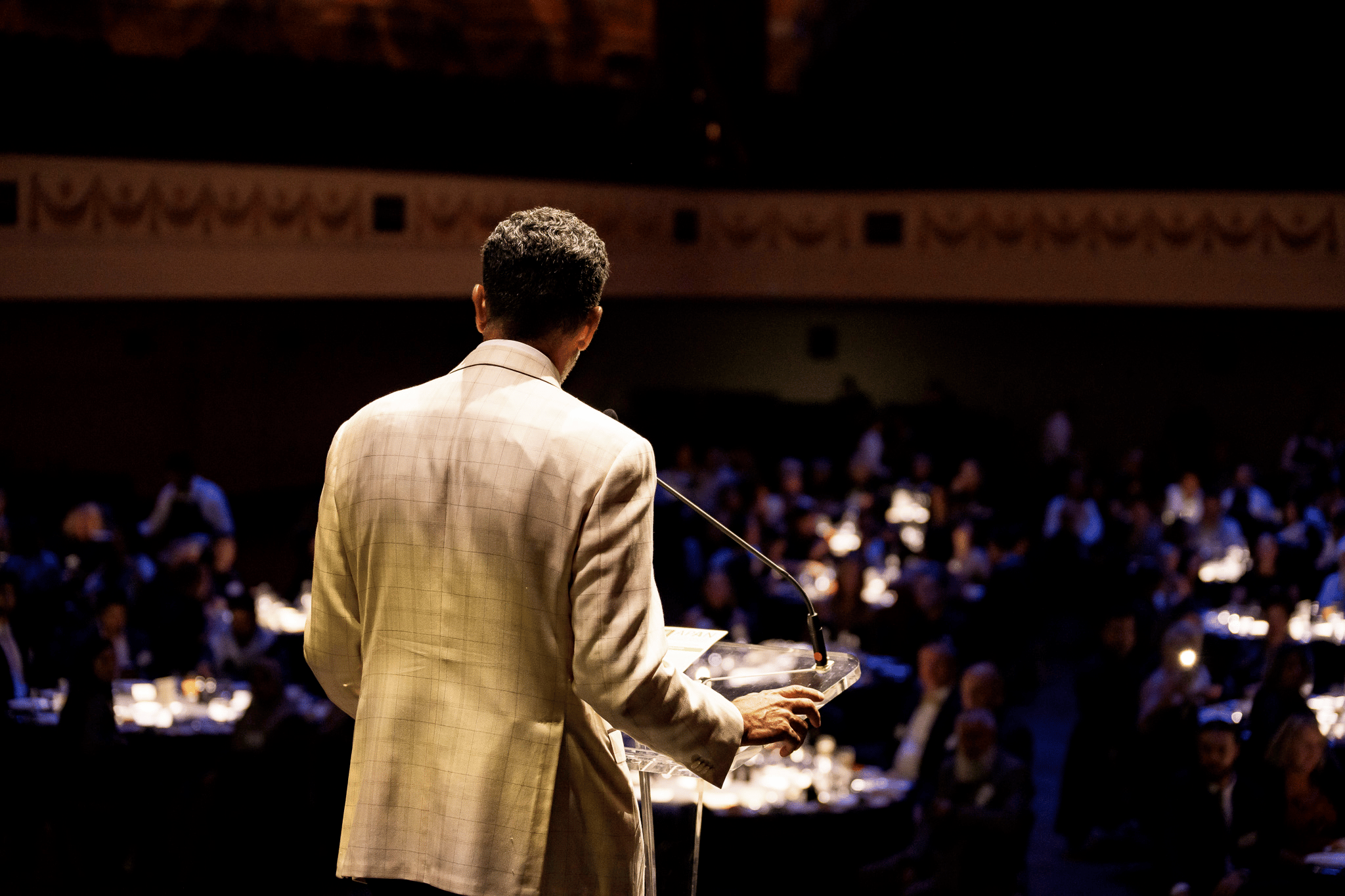 Nasser Mashni addressing attendees at the 2025 Al Quds Peace Prize.