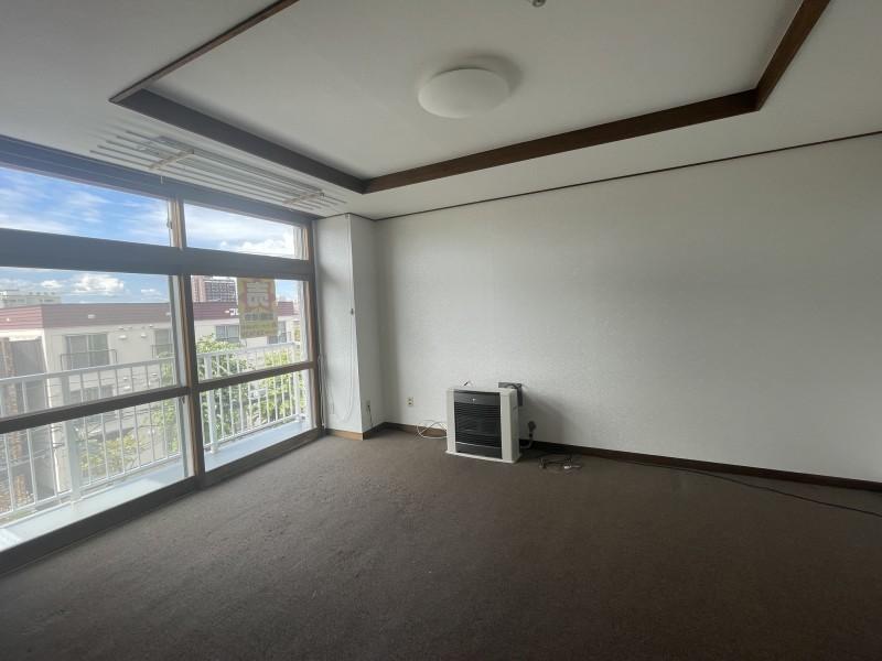 Condo in 3 Jōdōri, Asahikawa – photo 4 of 17 – Asahikawa, Asahikawa, Hokkaido, Japan