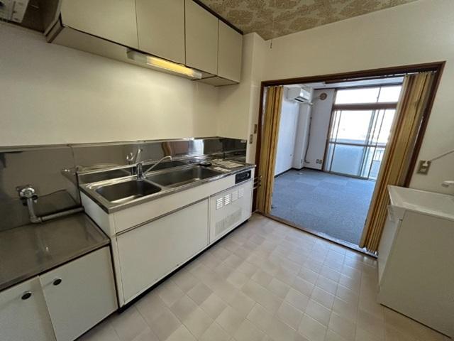 Condo in 9 Jōdōri, Asahikawa – photo 7 of 22 – Asahikawa, Asahikawa, Hokkaido, Japan
