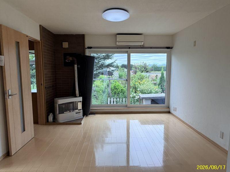 House in Fujino, Biei – photo 6 of 29 – Biei, Daisetsuzan Foothills, Hokkaido, Japan