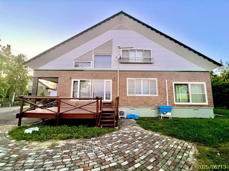 House in Ikoigaoka, Biei – Biei, Daisetsuzan Foothills, Hokkaido, Japan