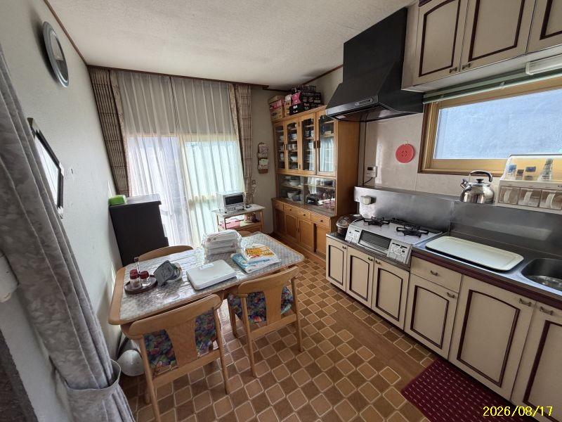 House in Kitamachi, Higashikawa – photo 11 of 17 – Higashikawa, Daisetsuzan Foothills, Hokkaido, Japan