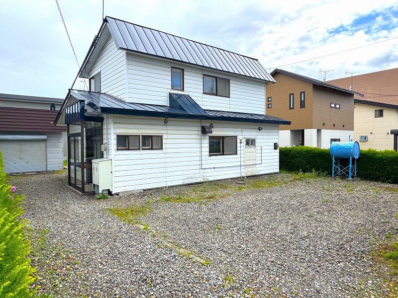 House in Kotobukichō, Biei – photo 3 of 31 – Biei, Daisetsuzan Foothills, Hokkaido, Japan