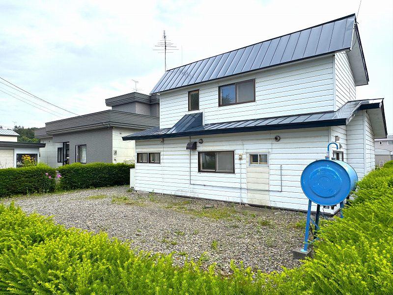 House in Kotobukichō, Biei – photo 4 of 31 – Biei, Daisetsuzan Foothills, Hokkaido, Japan