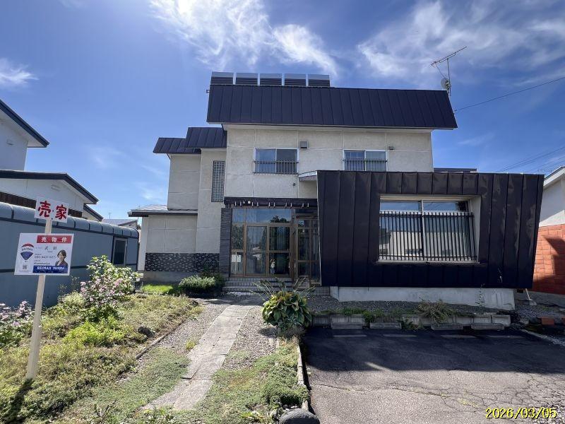 House in Minamimachi, Biei – Biei, Daisetsuzan Foothills, Hokkaido, Japan