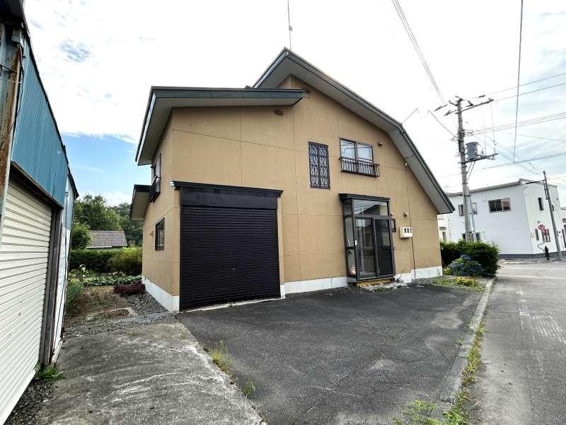 House in Nishimachi, Biei – Biei, Daisetsuzan Foothills, Hokkaido, Japan