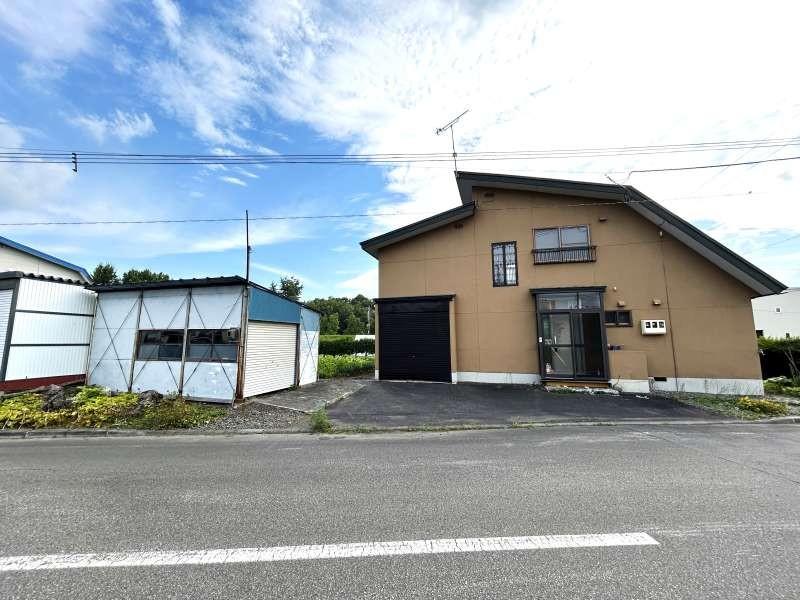 House in Nishimachi, Biei – photo 2 of 26 – Biei, Daisetsuzan Foothills, Hokkaido, Japan