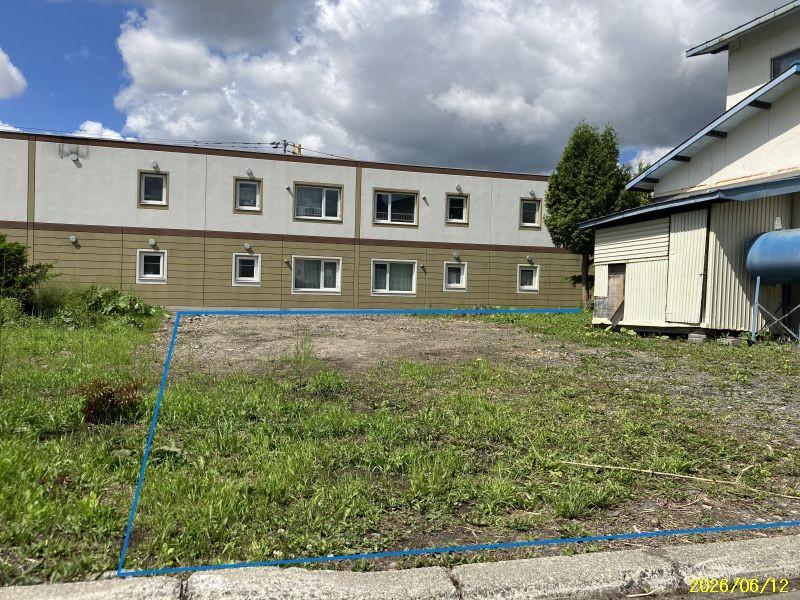 Land in Asahimachi, Biei – photo 3 of 8 – Biei, Daisetsuzan Foothills, Hokkaido, Japan