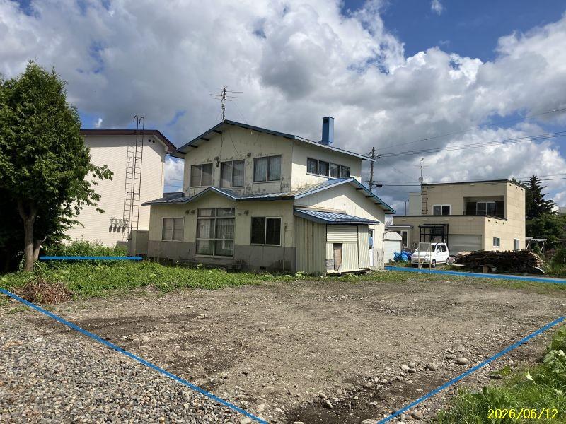 Land in Asahimachi, Biei – photo 4 of 8 – Biei, Daisetsuzan Foothills, Hokkaido, Japan