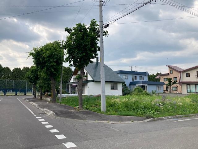 Land in Asahimachi, Biei – photo 5 of 6 – Biei, Daisetsuzan Foothills, Hokkaido, Japan