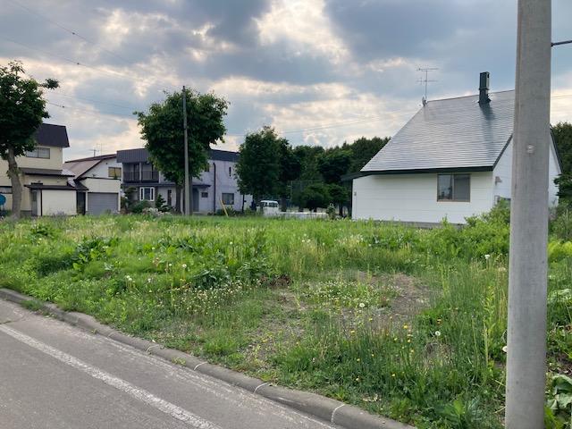 Land in Asahimachi, Biei – photo 6 of 6 – Biei, Daisetsuzan Foothills, Hokkaido, Japan
