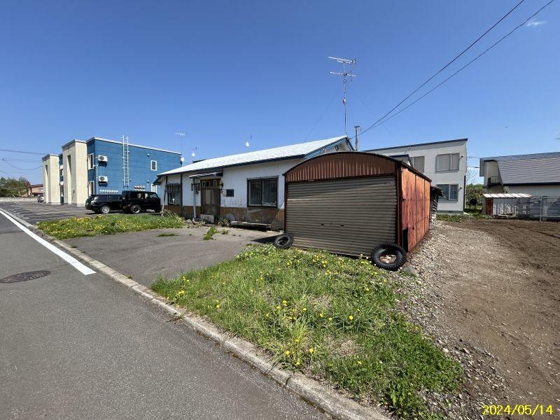 Land in Hanazono, Biei – photo 4 of 10 – Biei, Daisetsuzan Foothills, Hokkaido, Japan