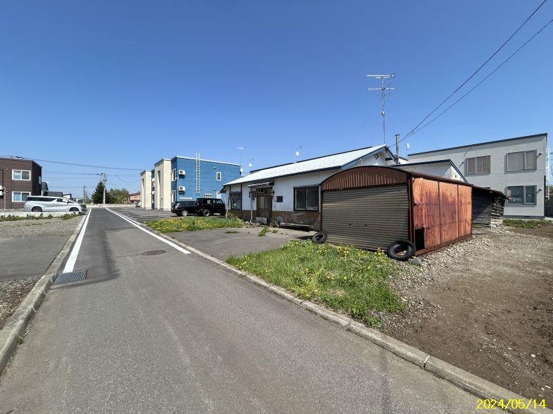 Land in Hanazono, Biei – photo 5 of 10 – Biei, Daisetsuzan Foothills, Hokkaido, Japan