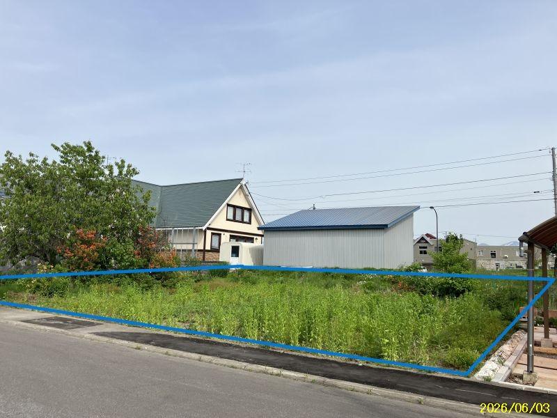 Land in Kitamachi, Biei – photo 3 of 6 – Biei, Daisetsuzan Foothills, Hokkaido, Japan