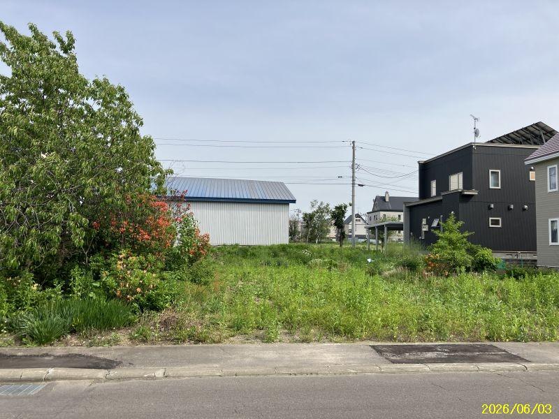 Land in Kitamachi, Biei – photo 4 of 6 – Biei, Daisetsuzan Foothills, Hokkaido, Japan