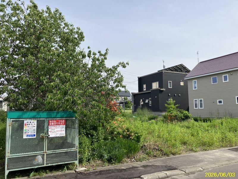 Land in Kitamachi, Biei – photo 5 of 6 – Biei, Daisetsuzan Foothills, Hokkaido, Japan