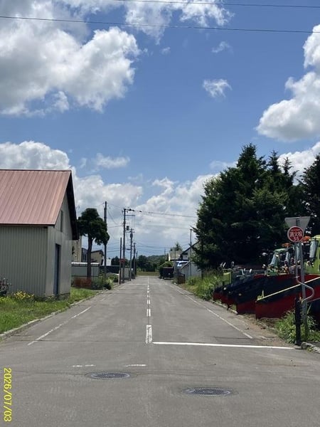 Land in Maruyama, Biei – photo 6 of 7 – Biei, Daisetsuzan Foothills, Hokkaido, Japan