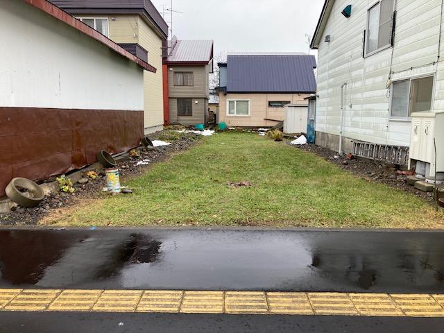 Land in Sakaemachi, Biei – photo 3 of 8 – Biei, Daisetsuzan Foothills, Hokkaido, Japan
