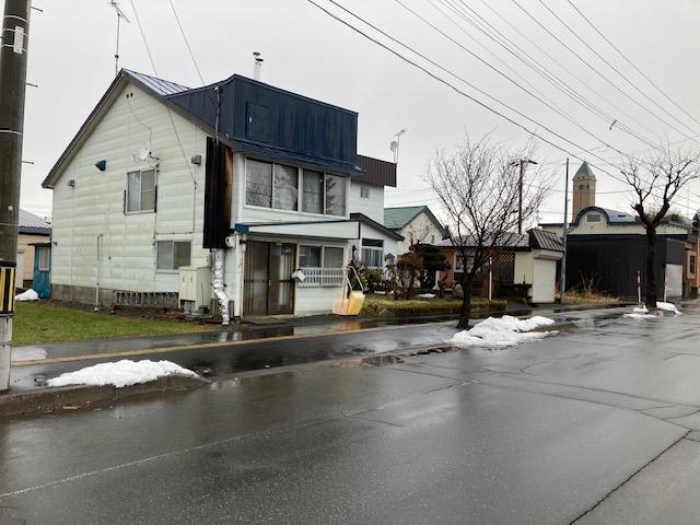 Land in Sakaemachi, Biei – photo 7 of 8 – Biei, Daisetsuzan Foothills, Hokkaido, Japan
