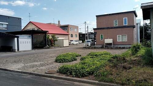 Land in Sakaemachi, Biei – photo 3 of 4 – Biei, Daisetsuzan Foothills, Hokkaido, Japan