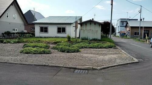 Land in Sakaemachi, Biei – photo 4 of 4 – Biei, Daisetsuzan Foothills, Hokkaido, Japan