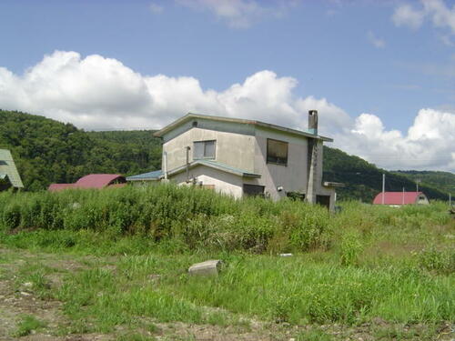Land in Tawaramappu, Biei – photo 4 of 6 – Biei, Daisetsuzan Foothills, Hokkaido, Japan