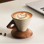 كوب قهوة طيني بقاعدة خشبية