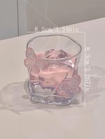⁦كوب زجاجي أنيق بتصميم فراشة وردية⁩ - الصورة ⁦2⁩