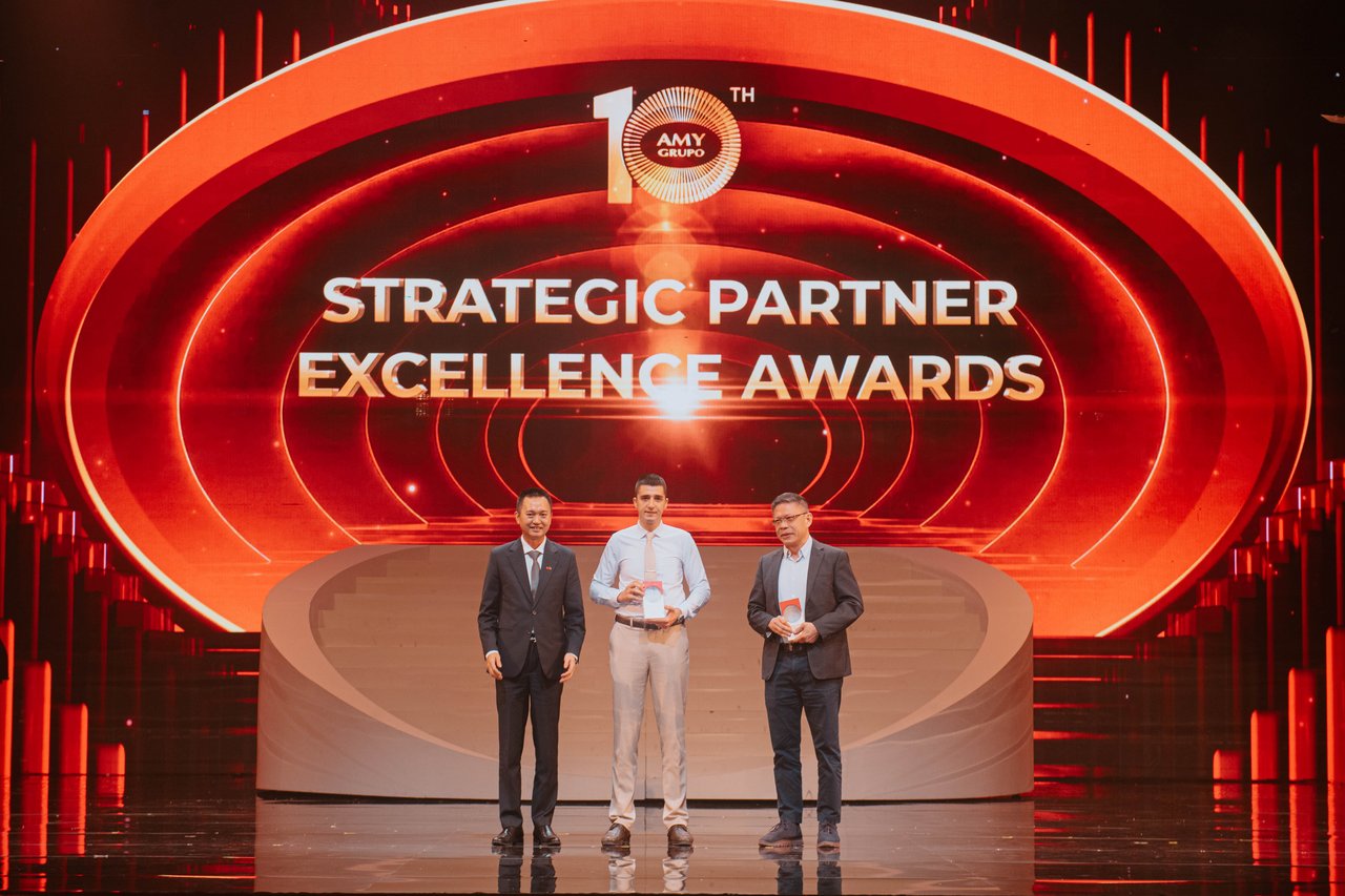 Nick Popović at an AMY GRUPO partner event in Vietnam