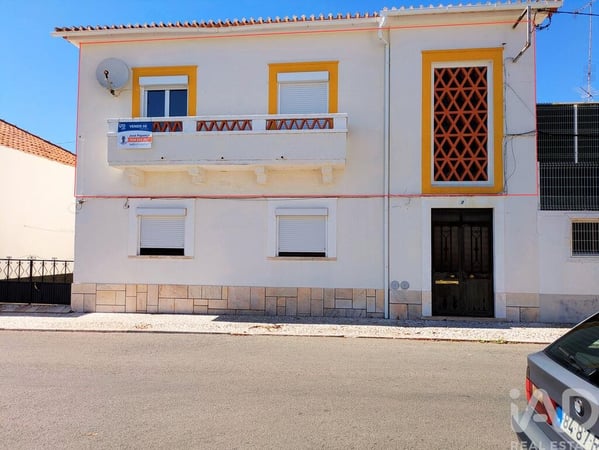 House in Estremoz (Santo Andre) - view 1