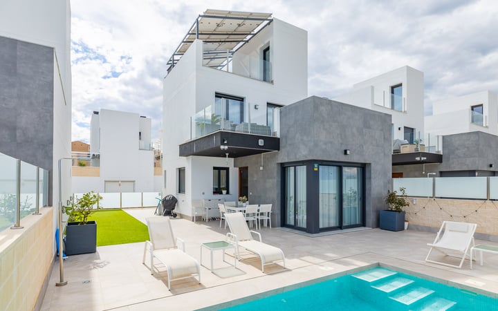 Villa in Alicante - view 1