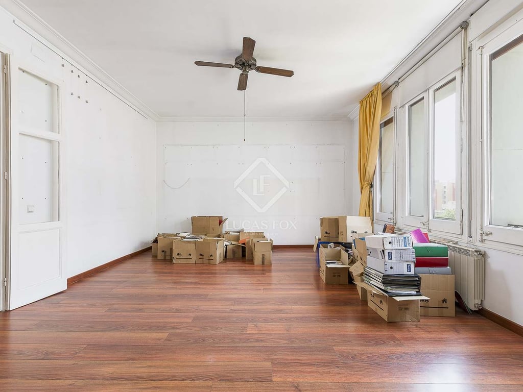 Apartment in Barcelona - Image 2