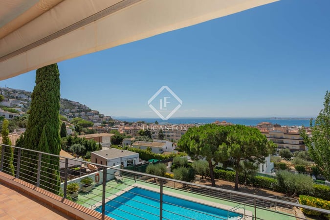 House in Los Roses - view 1