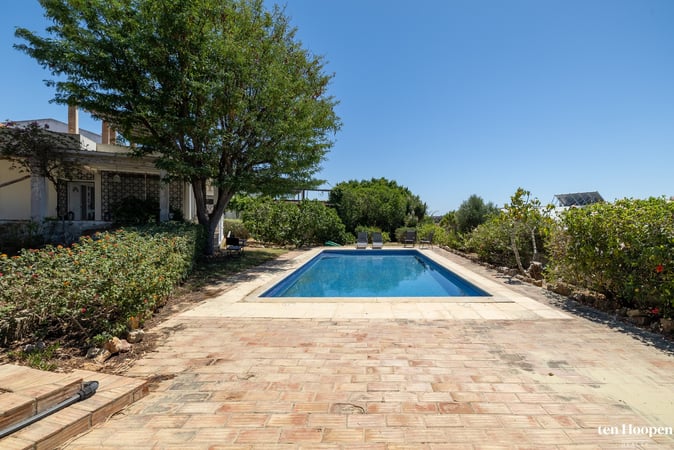 Villa in Lagos - view 1