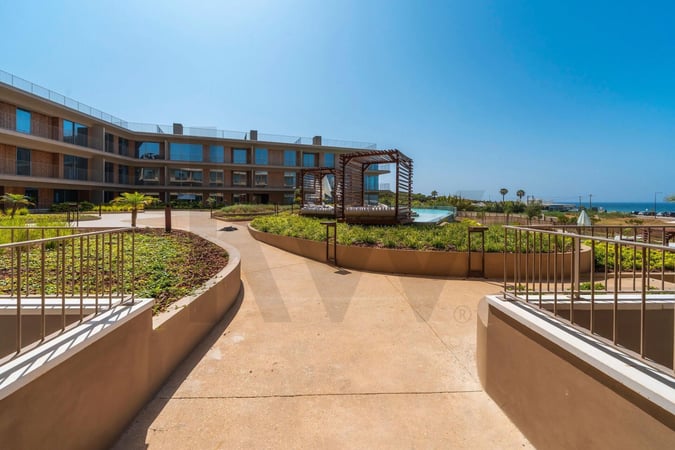 Apartment in Quarteira - view 1