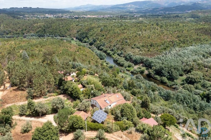 House in Arganil - view 1