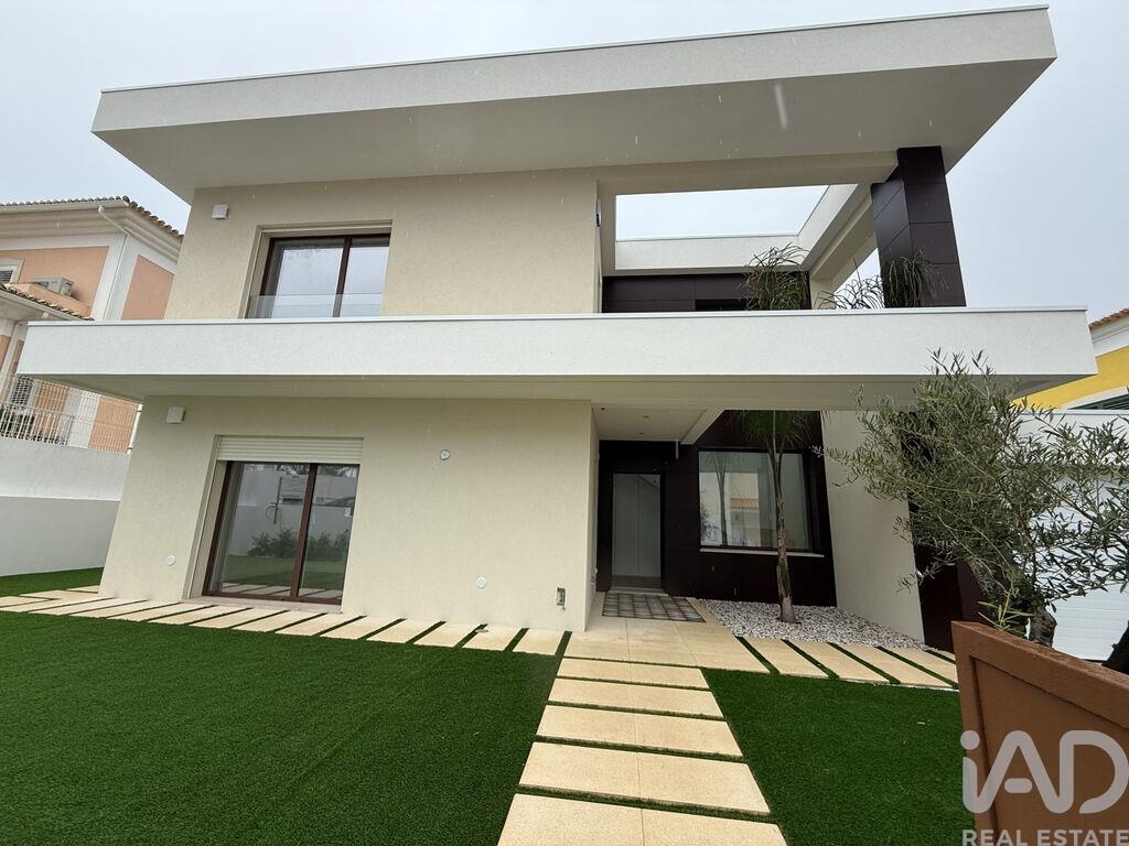 House in Charneca de Caparica - Image 3