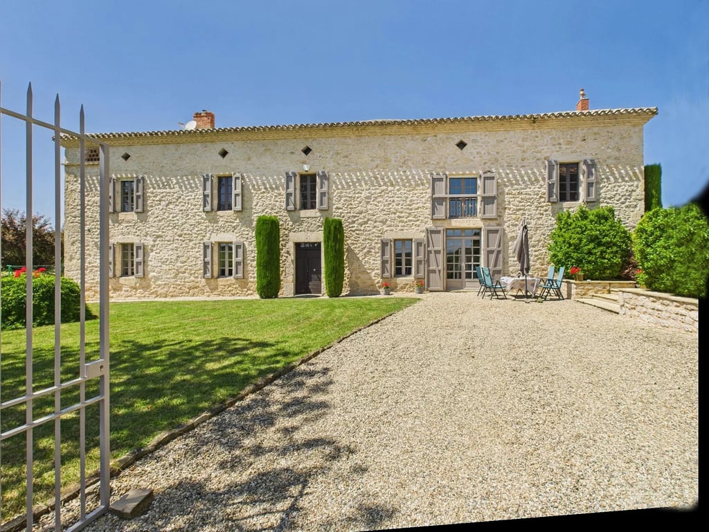 House in Cahuzac-sur-Vere - Image 2